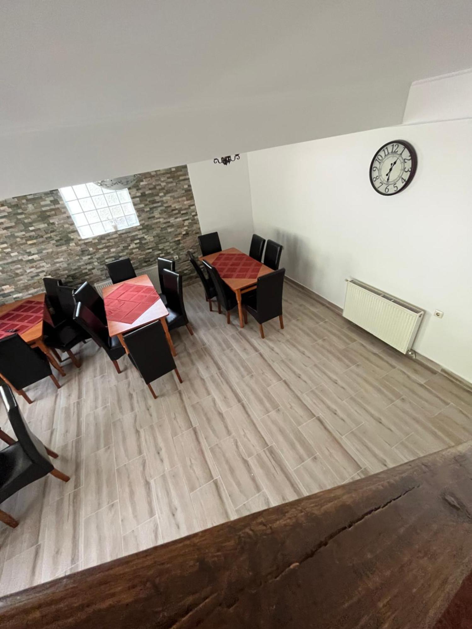 Отель Casuta De Langa Padure Моечиу-де-Сус Экстерьер фото