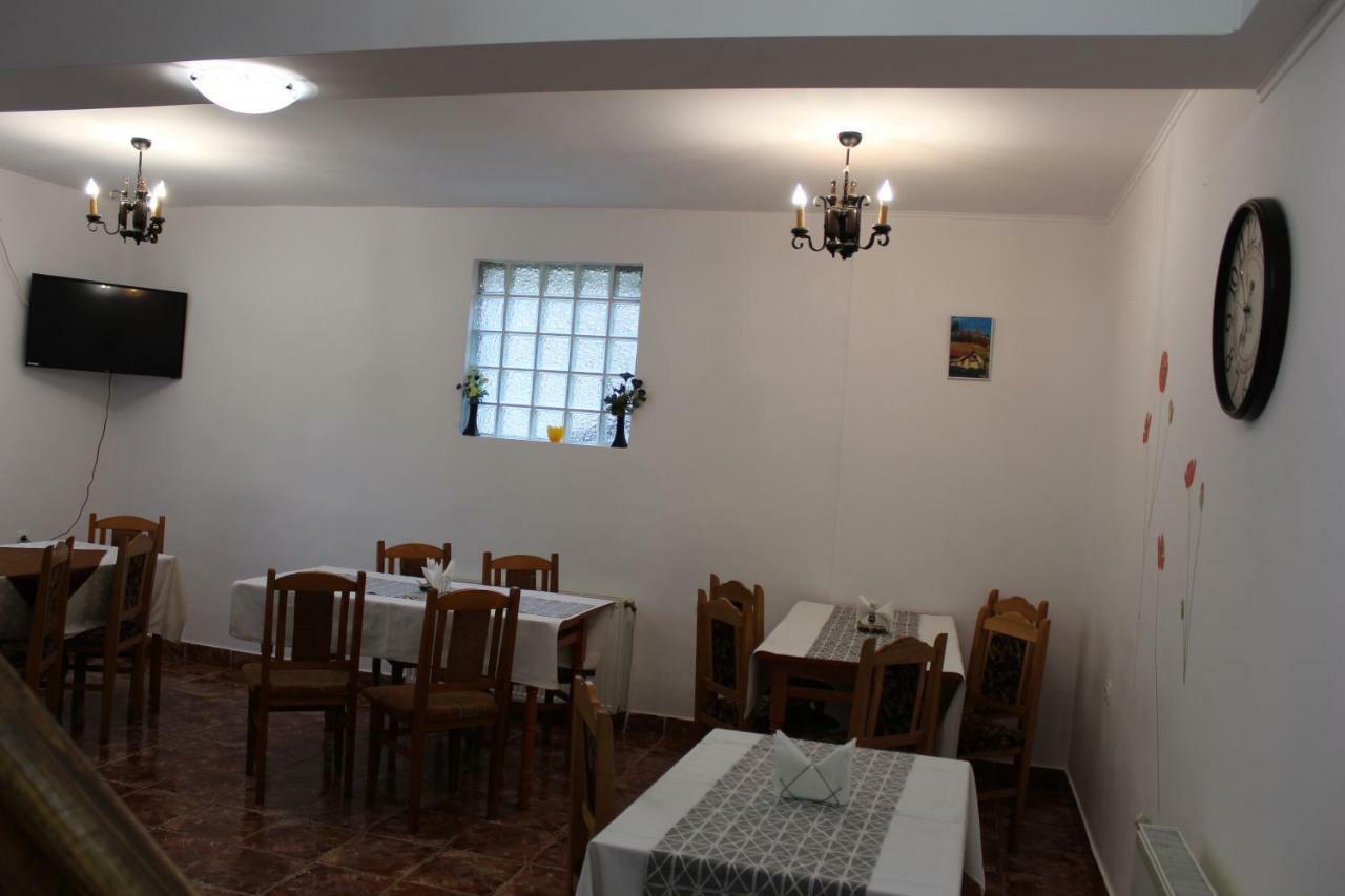 Отель Casuta De Langa Padure Моечиу-де-Сус Экстерьер фото